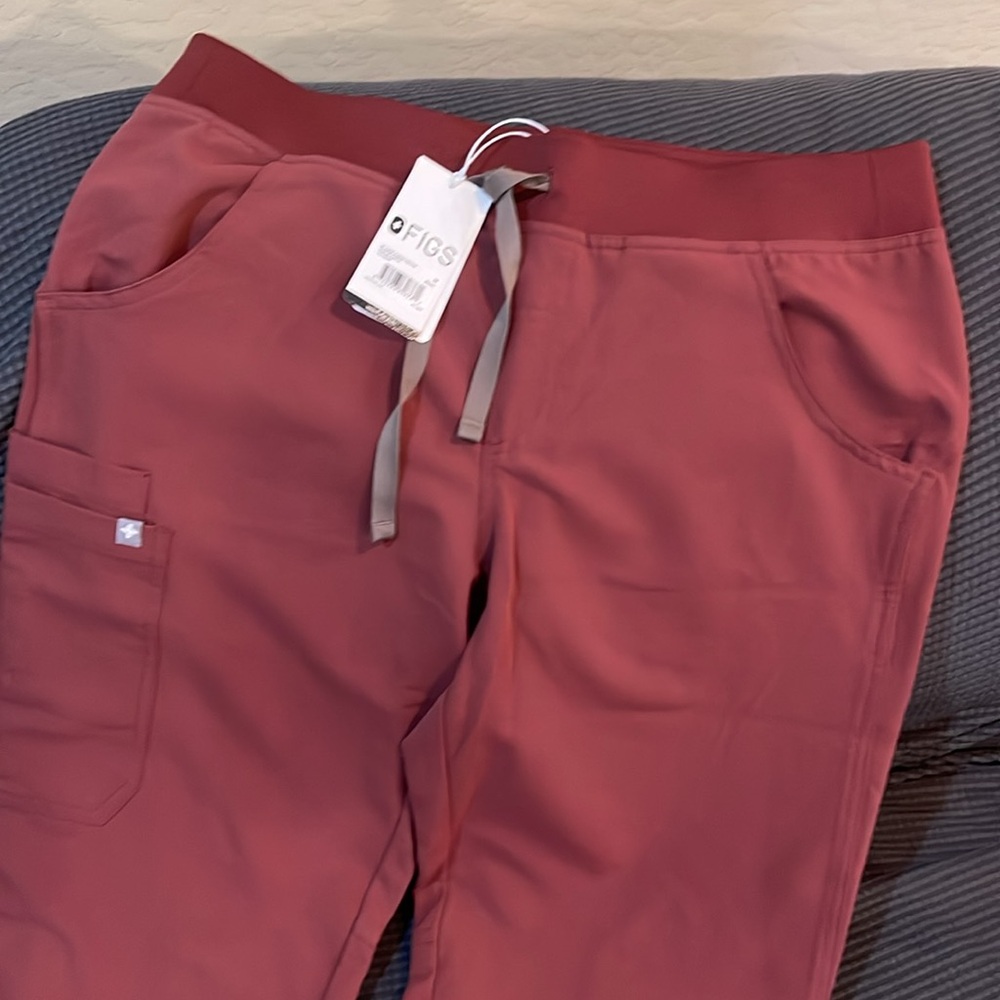 W KADE CARGO PETITE
SCRUB PANTS
T21004P MEDIUM
RD001 - Picture 2 of 5